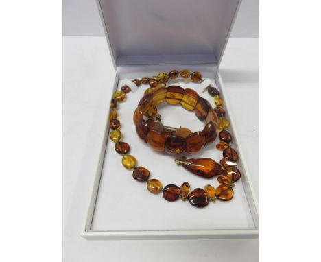 AMBER-STYLE JEWELLERY, pendant, bar brooch, necklace and bangle