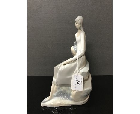 NAO FIGURINE GIRL WITH JUG WRONG BOX