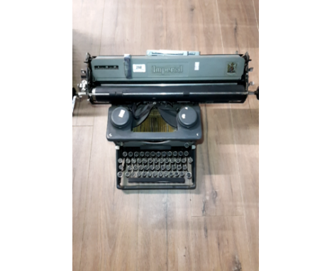 VINTAGE IMPERIAL MANUAL TYPE WRITER