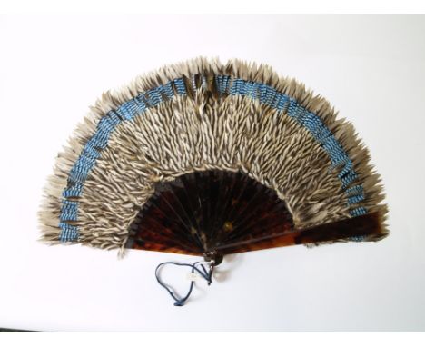 1920's Faux tortoiseshell and stitched feather hand fan, boxed. Requires light attention to the central feathers