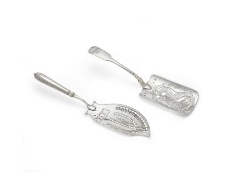 Two Irish silver serving slicesAn unusual George III Irish silver serving slice William Doyle, Dublin 1802, pointed end threa