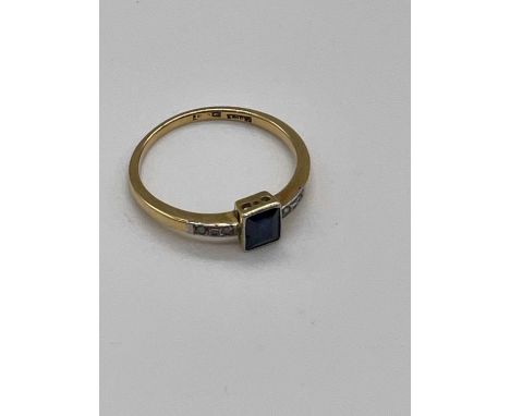 An 18ct yellow gold platinum tipped sapphire set Art Deco inspired ring, size P, approx. 2.1g.