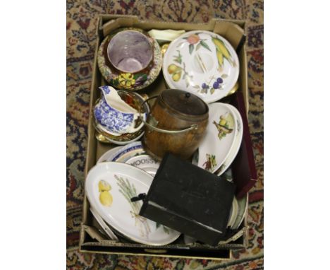 A box of ceramics to include Royal Winton grimwades vase, Royal Worcester cookware, Royal Doulton pomeroy pattern jug, cased 