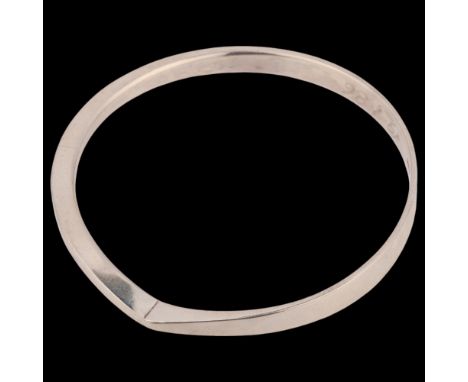 FRANK HAM - a Danish modernist sterling silver slave bangle, plain form with notched edge, model no. 55, band width 8.1mm, in