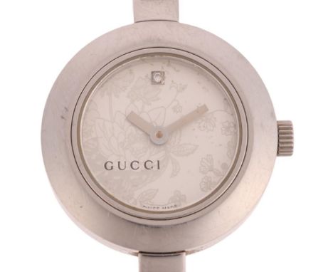 GUCCI - a lady's stainless steel 105 Series quartz bangle watch, silvered floral dial with diamond hour marker and baton hand