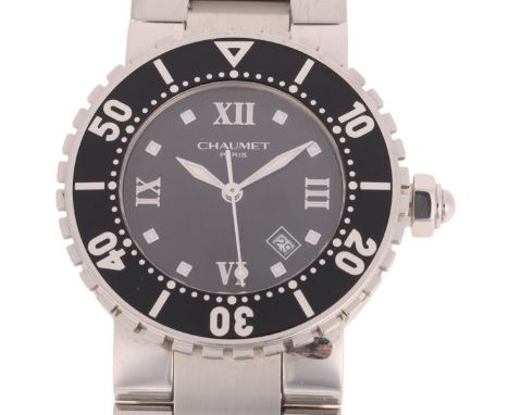CHAUMET - a stainless steel Class One automatic calendar bracelet watch, ref. 628, black textured dial with applied luminous 