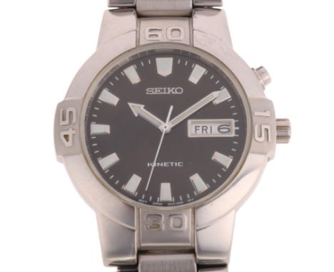 SEIKO - a stainless steel Kinetic automatic calendar bracelet watch, ref. 5M43-0E90, black dial with polished tapered baton h