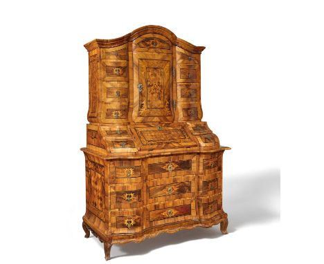 PRÄCHTIGER BAROCK SCHREIBSCHRANK À TROIS CORPS AUS FÜRSTBISCHÖFLICHEM BESITZ.  Main-Franken. Datierung: Um 1760. Technik: Nus