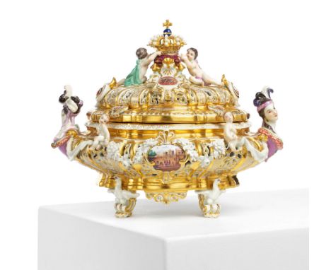 KRONENTERRINE, SOG. DRÜSELKÄSTCHEN DER MARIA JOSEPHA.  Meissen. Meister/Entwerfer: Entwurf J.J. Kaendler. Technik: Porzellan,