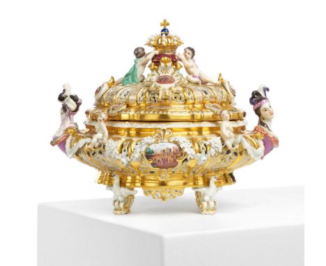 KRONENTERRINE, SOG. DRÜSELKÄSTCHEN DER MARIA JOSEPHA.  Meissen. Meister/Entwerfer: Entwurf J.J. Kaendler. Technik: Porzellan,