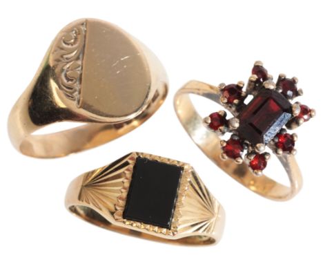 A COLLECTION OF RINGSincluding two signet rings in 9ct gold, one set with a blank onyx seal to fluted shoulders; the other wi