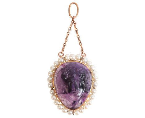 AN ANTIQUE CARVED AMETHYST CAMEO AND PEARL BROOCH / PENDANTin 9ct gold, set with an amethyst cameo, carved to depict a portra