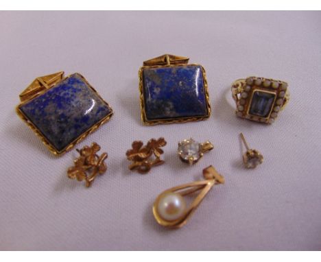 A quantity of jewellery to include a pair of 9ct gold cufflinks, earrings, a ring and pendants  (8)