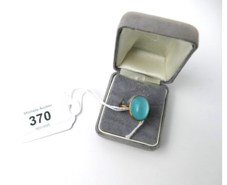9 ct ring with pale blue stone 