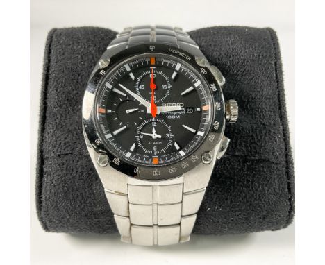 Handsome Seiko Sportura stainless steel kinetic alarm chronograph and tachymeter gentleman watch. Features a round black dial