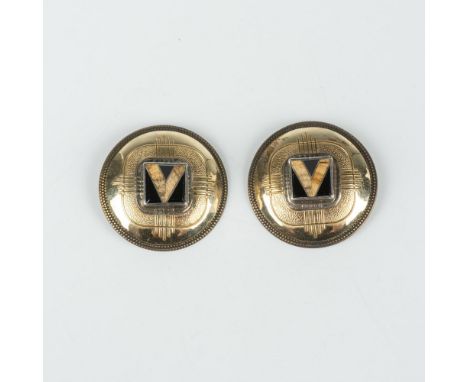 Tabra Tunoa is an internationally known jewelry artist and many of her pieces are one of a kind. Round gold and bronze metal 