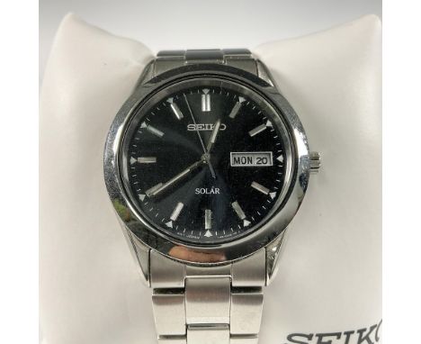 Stylish Seiko analogue quartz solar men's watch with black dial, day-date window, stainless steel case and band, Japan moveme