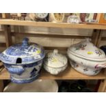 Large Victorian Willow pattern soup tureen (cracked) together with two others