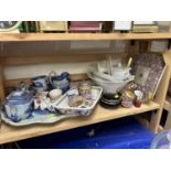 Mixed Lot: Willow pattern tea wares and other assorted ceramics