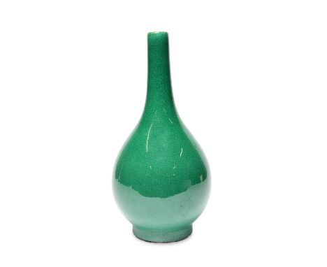 A GE-STYLE GREEN GLAZED BOTTLE VASE晚清 仿哥窯長頸瓶China, late 19th century.The pear shaped vessel covered in an apple-green glaze s
