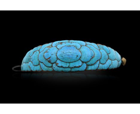A KINGFISHER FEATHER HEADDRESS DESIGNED AS A BLOOMING PEONY清代 紙胎點翠牡丹頭飾China, Qing dynastyL: 19cmTian-tsui點翠Tian-tsui is a sty