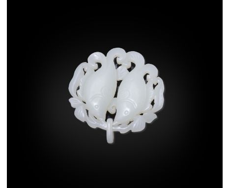 A CELADON-WHITE JADE  'DOUBLE FISH' PENDANT晚清 白玉活環雙魚珮China, late Qing dynastyis carved and pierced with a loose-ring, depicte