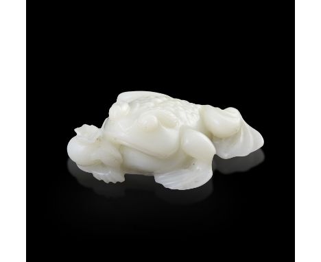 A WHITE JADE THREE-LEGGED TOAD晚清 白玉雕金蟾石榴把件Late Qing dynastyrepresent a three-legged toad lying down, with its right front paw