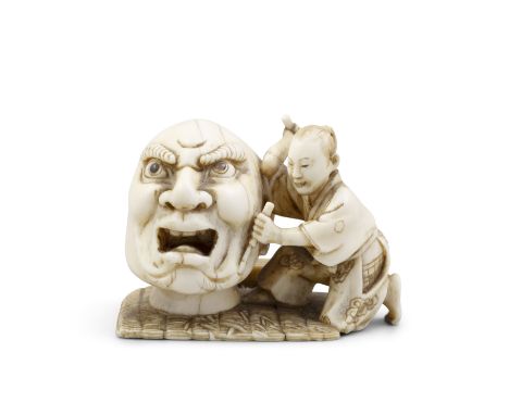 λ AN IVORY OKIMONO,Japan, Meiji period (1868-1912)Depicting a sculptor kneeling and holding a hammer and chisel, carving a gi