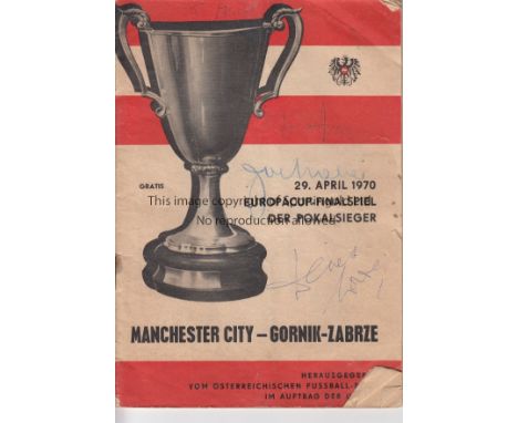 MAN CITY - GORNIK 1970 Scarce programme for the 1970 European Cup-Winners Cup Final 1970 in Vienna which has been signed thro