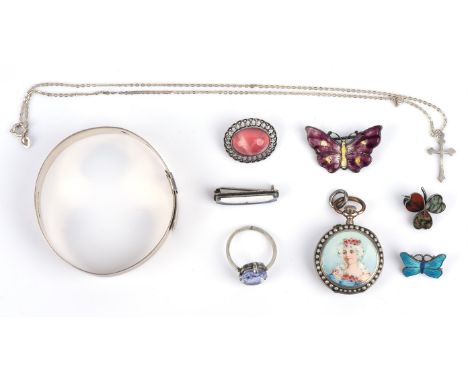 A group of silver jewellery, including two enamel butterfly brooches, a butterfly wing brooch, marble clover leaf brooch, a q