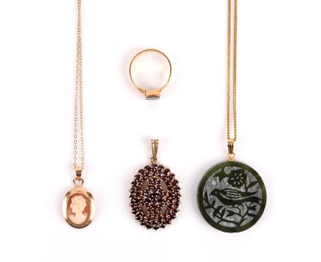 A collection of jewellery items including a 22 ct ring set with onyx, hallmarked Birmingham, 1904, size L, together with jade