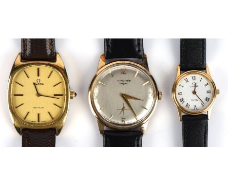 Longines A gentleman's gold wristwatch, the signed silvered dial,with Baton hour markers, fitted with a 17 jewel signed manua
