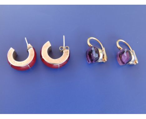 A pair of amethyst set 750 yellow metal earrings and a pair of 950 white metal earrings decorated red enamel. (4)