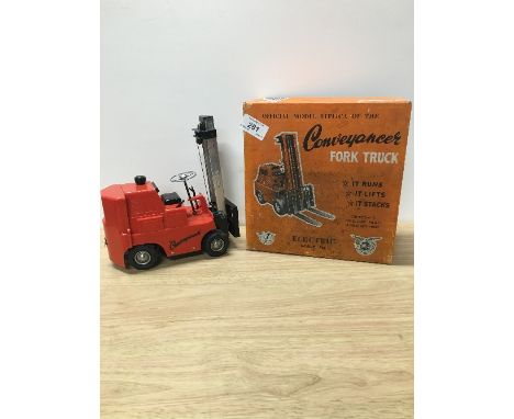 VINTAGE FORK TRUCK 1/14 SCALE ELECTRIC TOY BY VICTORY INDUSTRIES ENGLAND (IN ORIGINAL BOX)