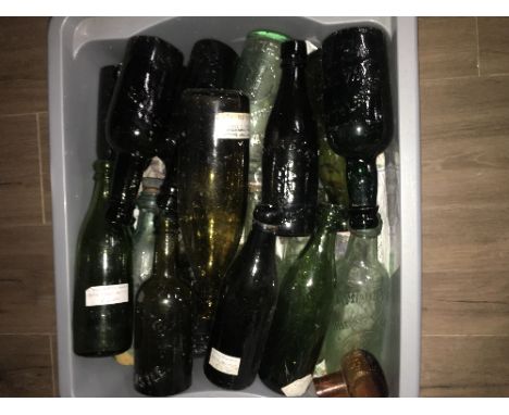 1 BOX VINTAGE BOTTLES