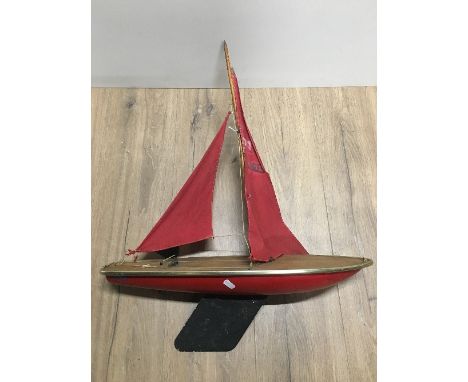 VINTAGE POND YACHT