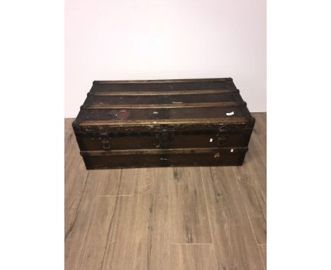 VINTAGE CABIN TRUNK