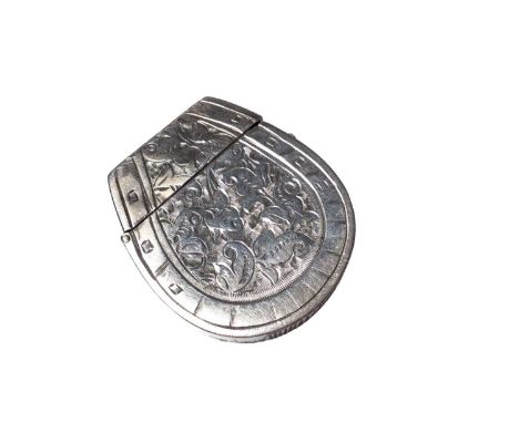 Victorian silver novelty vesta case in the form of a horse shoe and with engraved decoration, (London 1885), 3.5cm in length.