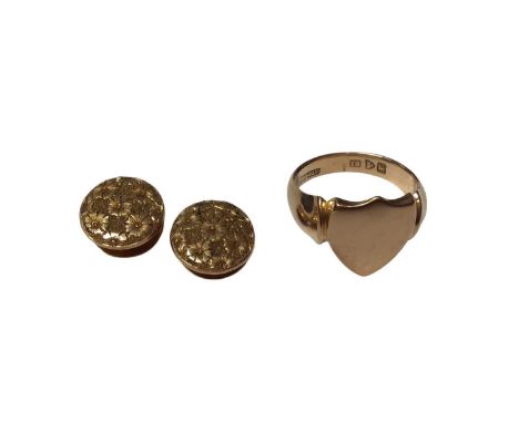 Edwardian 18ct gold signet ring with a shield shaped plaque (Chester 1910), size J and a pair of 18ct gold floral engraved st