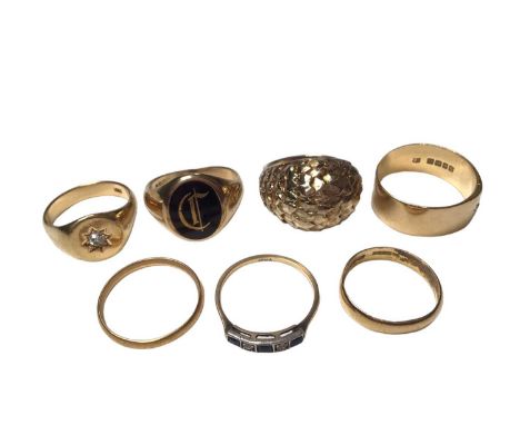 Group of 7 gold rings to include two 22ct gold wedding rings, 18ct gold and diamond signet ring, 18ct gold diamond band, 18ct