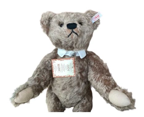 Steiff Teddy clown bear 404204 and Steiff 2004 British collectors bear 661372 both with box and certificate (2)