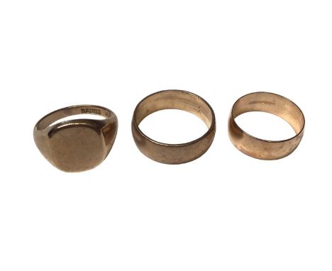 Two 9ct gold wedding rings and 9ct gold signet ring (3)Total weight 17.2 grams