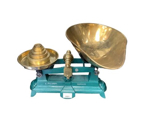 Set of early 20th century kitchen scales by Morgan &amp; Sons Camden Town, with inscription for 'E. Pilgrim Norwich', complet