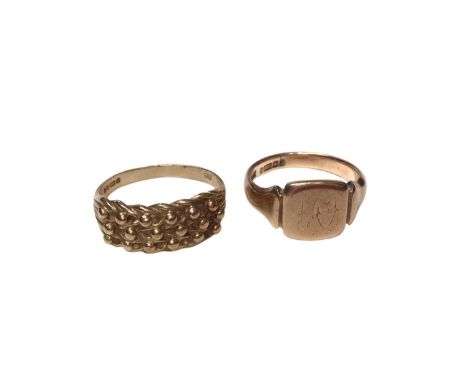 9ct gold knot ring, size U and a 9ct gold signet ring, size STotal weight 11.1 grams
