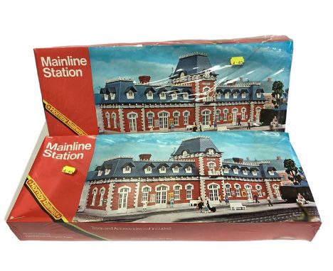 Hornby OO Gauge Mainline Station No.R199 (x2), Grand Suspension Bridge No.R179, Ford Tank Engine &amp; Branded Rolling Stock,