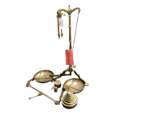 Set of antiqueVictorian/Edwardian brass sovereign/bank scales by Williams of London, with set of sovereign weights by Vandome