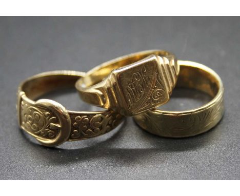 A gent's 9ct gold bright cut engraved belt ring, size Z+; together with a 9ct gold signet ring; and a 9ct gold wedding band, 