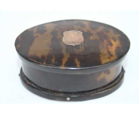 A 19th century tortoiseshell snuff box having yellow metal shield cartouche to the lid, 7cm