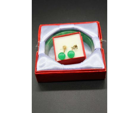 A faux jade bangle, together with a pair of Chinese yellow metal and jadeite ear pendants (2)