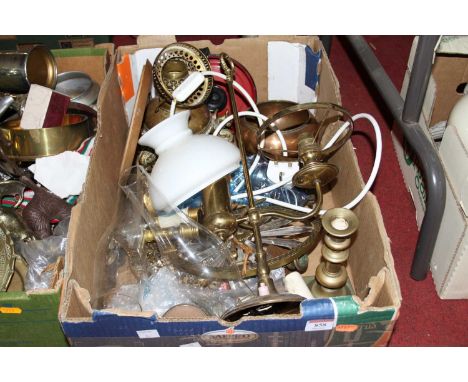 A collection of metal ware to include a Victorian brass table candlestick, a brass desk lamp etc